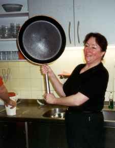 Helga bereitet das Essen
